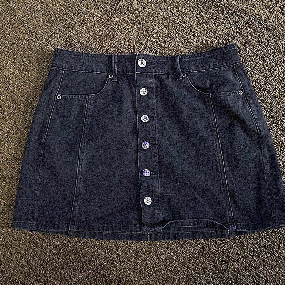 6 button up skirt, great for pictures and family outings.
